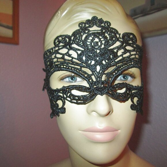 GOTHIC Black CROCHET LACE Eye Mask COSPLAY Party HALLOWEEN Mardi Gras MASQUERADE - Picture 3 of 8